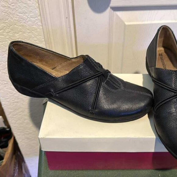 Naturalize Black Slip-On Shoes (Size 8) - Picture 2 of 5
